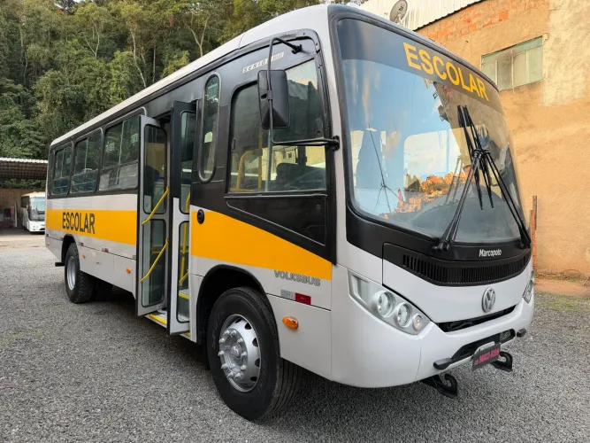 Ônibus escolar micrao ano 2013 Marcopolo 48 lugares lindo 