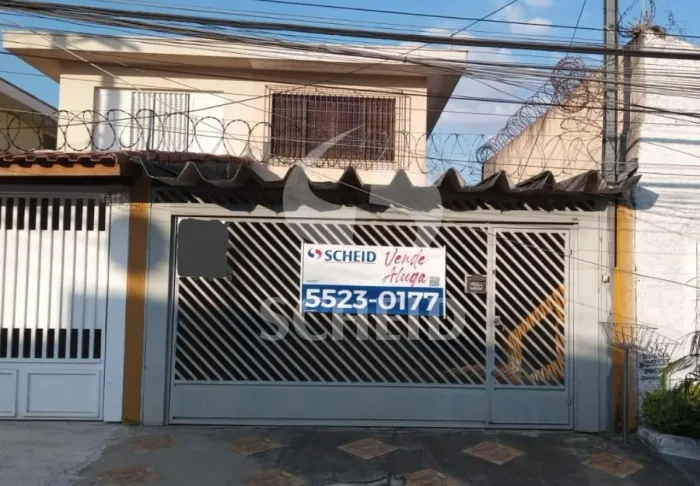 Sobrado com 240m2, 4 quartos, 2 vagas em excelente localização em Interlagos