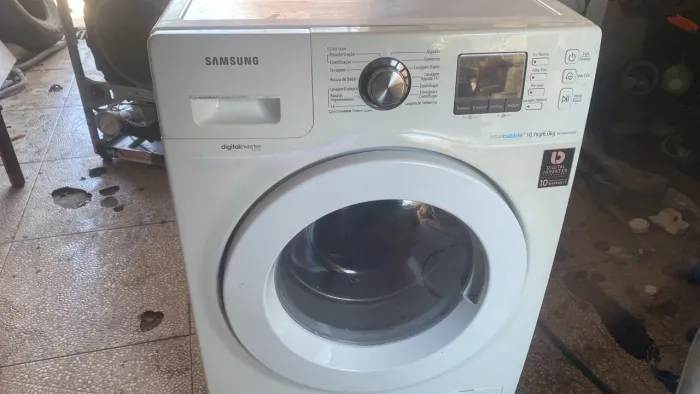 MÁQUINA LAVA E SECA SAMSUNG MUITO NOVA DOU GARANTIA DE 3 MESES FAÇO A ENTREGA