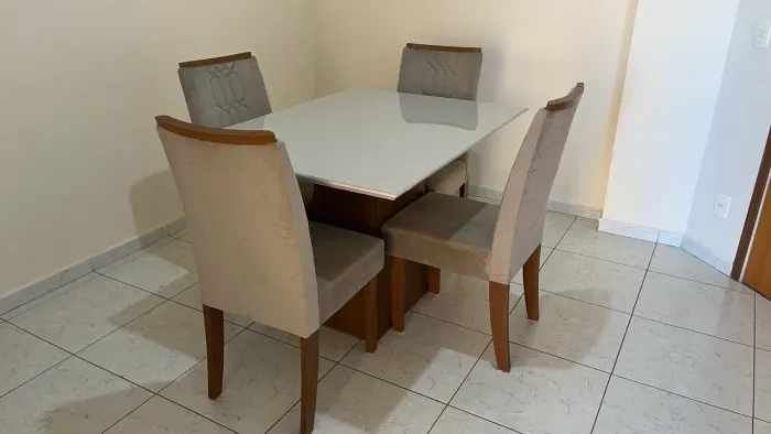 Mesa + 4 Cadeiras