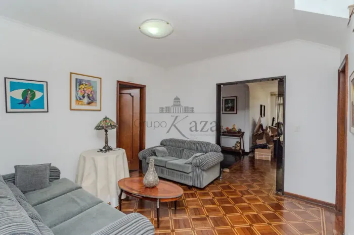 Casa - Moema - 4 Dormitórios - 350m².