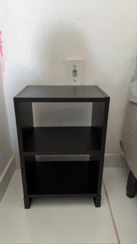 Vendo o par criado mudo 
