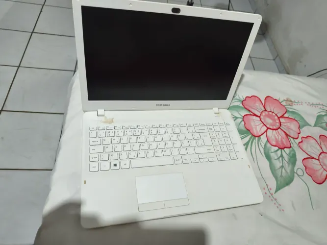 Notebook Samsung Essentials 300E
