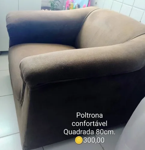 Poltrona marrom super confortável.