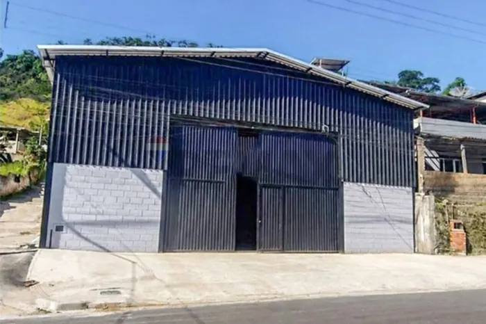 Galpão para Locação na Barreira do Triunfo Juiz de Fora/MG | 180 m² | pé direito de 7,5m,