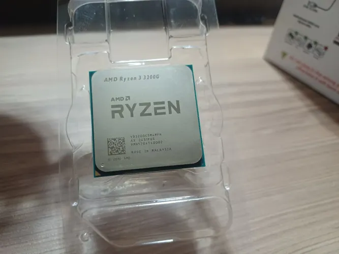 RYZEN 3 3200G 3.6 GHz (com Video Integrado)