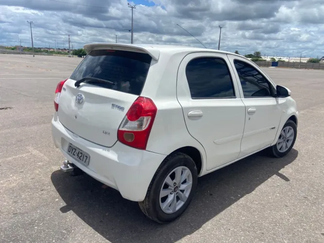 Toyota Etios X 1.3 Flex 16V 5P Mec. 2014