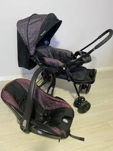 Vendo carrinho de bebê pouco uso c/ bebê conforto Cosco pouco uso