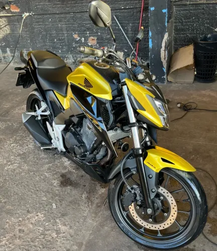 Cb 300 F Twister Abs Dourada