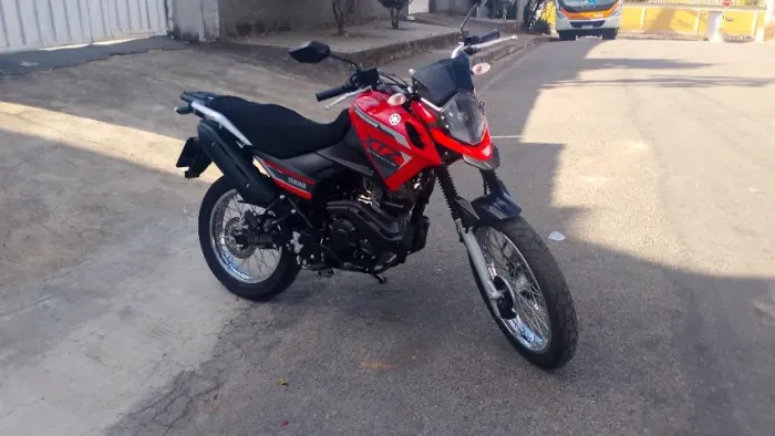 Crosser 2025 extremamente nova com manual e chave reserva