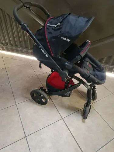 Carrinho de bebê Kiddo em ótimo estado de conservação 