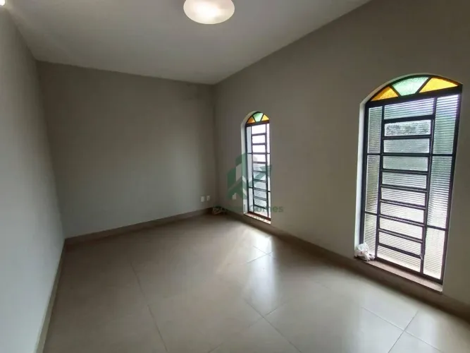 Casa com 3 dormitórios para alugar, 160 m² por R$ 2.500,00/mês - Vila Paraíso - Mogi Guaçu