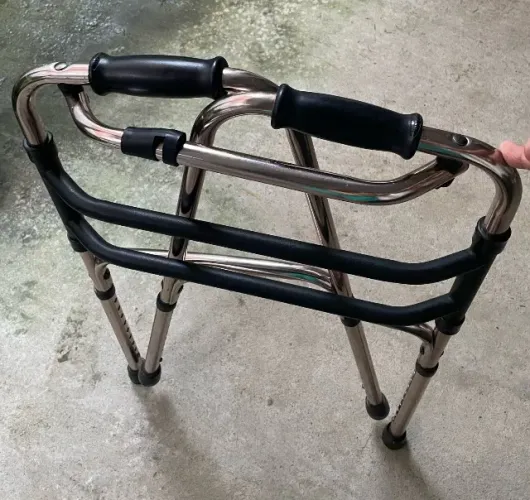 Andador articulado para adultos 