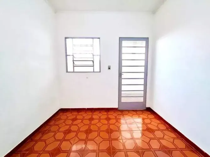 Imóvel com casa e salão comercial 148 m²