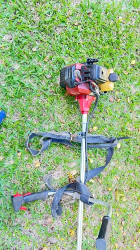 Roçadeira profissional a gasolina