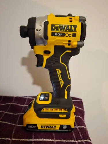 Furadeira/ parafusadeira de impacto Dewalt