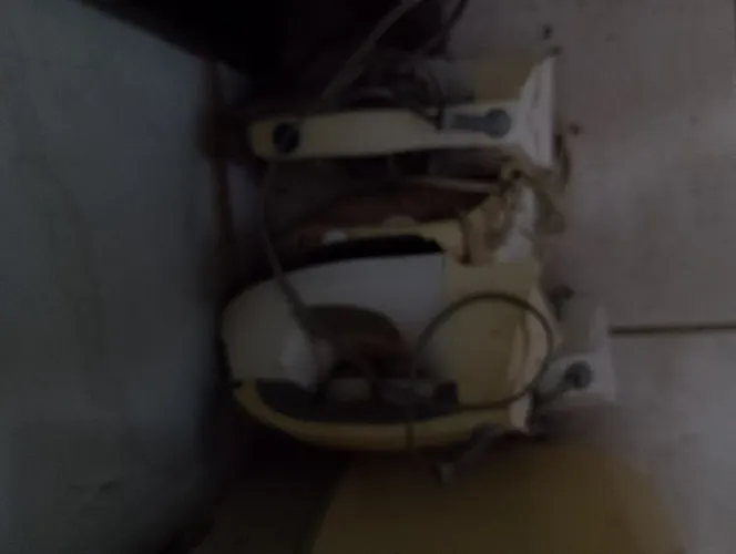 Vários ferros de passar a vapor