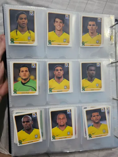 Set completo seleção figurinhas seleção brasileira 2010 (Figurinha Ronaldinho, Kaká 2010)