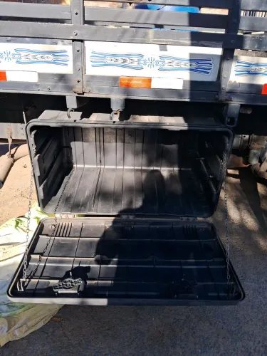 Vendo um Malheiro bepo para caminhão com suporte e parafuso seme novo , Vendo duas lonas 
