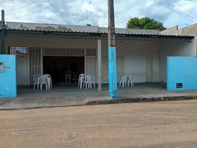 Vendo uma casa com ponto comercial