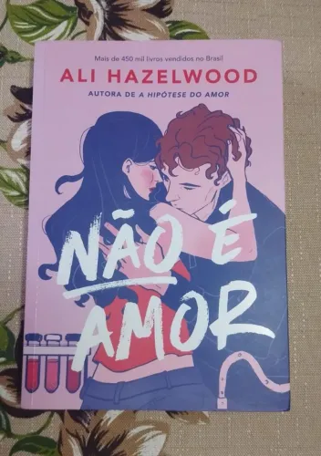 Livro "Não era Amor" - Ali Hazewood
