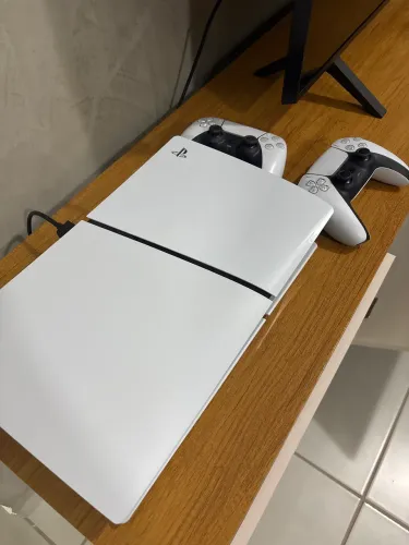 Playstation 5 c/ 2 controles e 2 jogos