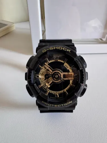 Relógio G-SHOCK usado em ótimo estado! Design preto e dourado, super resistente. Garanta