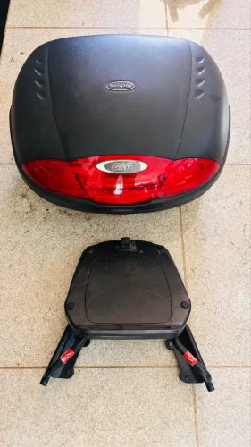 Baú para motos: Givi 45lts + Base