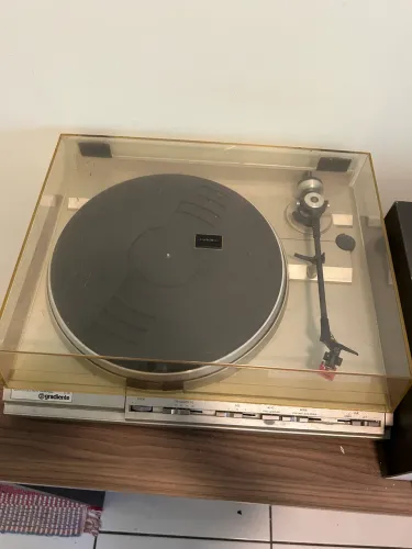 Toca discos Gradiente D35