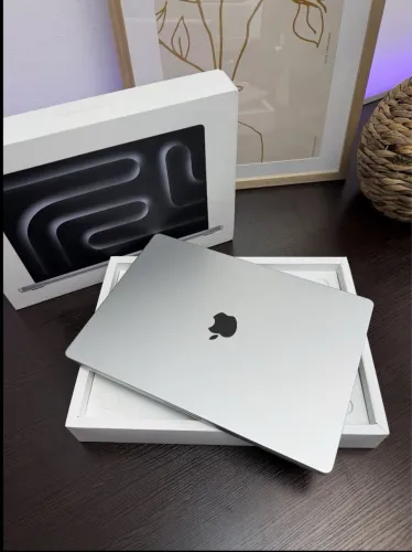 Notebook Apple MacBook Pro 2025 Apple M5 / Memória 24GB / SSD 1TB / 14.2