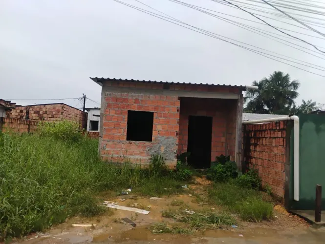 Vendo terreno com casa em construção 