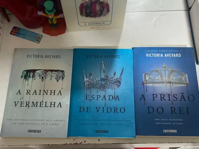 Saga Rainha Vermelha Vol. 1, 2 e 3 - Victoria Aveyard | Ótimo estado