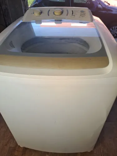 Vendo máquina Electrolux 13kg funcionando perfeitamente 