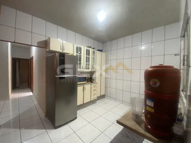 Casa à Venda com 02 Quartos no Bairro Realengo em Divinópolis MG.