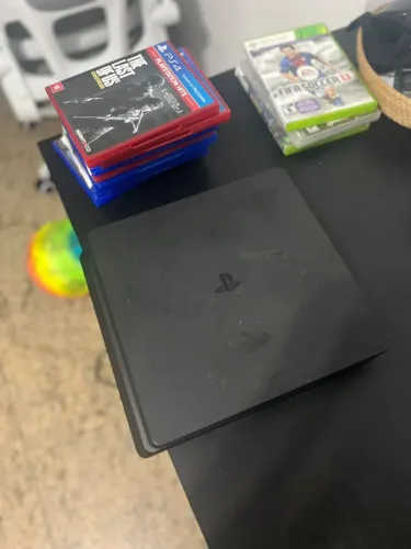 Playstation 4 + 2 controles + 6 jogos
