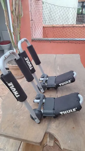 Vendo 01 par de suporte Thule para caiaques em perfeito funcionamento.Produto importado
