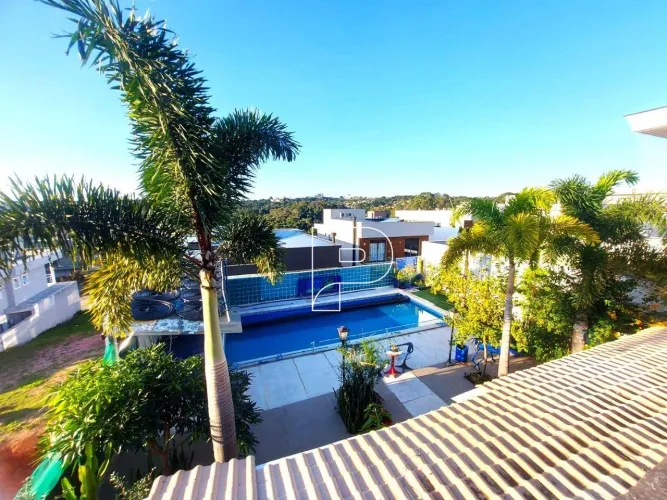 4 dormitórios, sendo 2 no térreo | Suíte master com amplo closet | Energia solar | Piscina