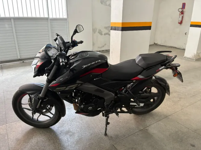 MOTO BAJAJ DOMINAR 200 cc