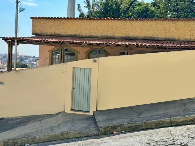 Alugo casa