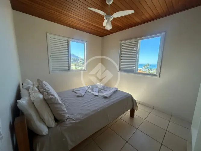 Apartamento duplex para alugar em Ubatuba, no bairro Praia Grande á 100 metros da Praia. c