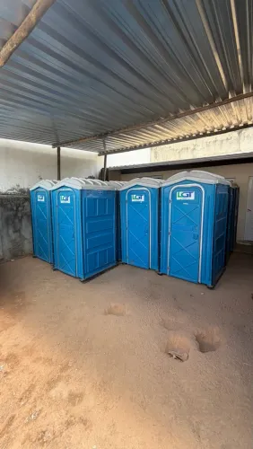 VENDO BANHEIRO QUÍMICO