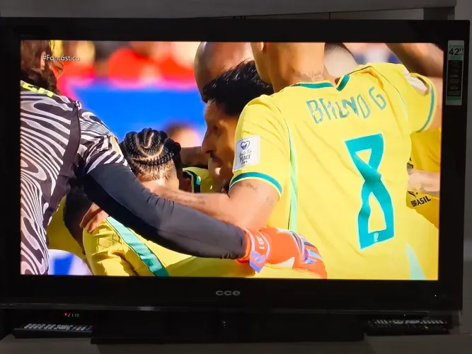 Vendo TV CCE 42 POLEGADAS