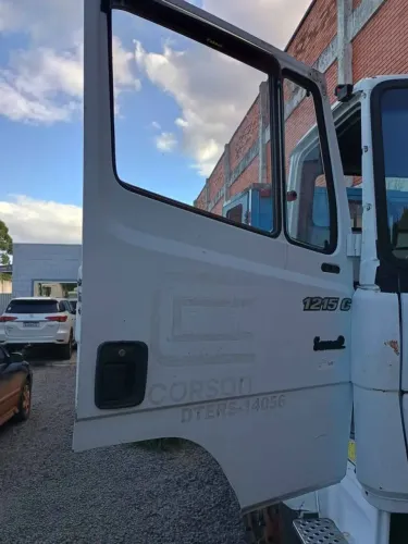 Porta L.D em MB1215C bem nova