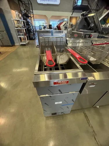 FRITADEIRA A GÁS PROFISSIONAL 25L Controlador digital 90000 BTUS de potência 