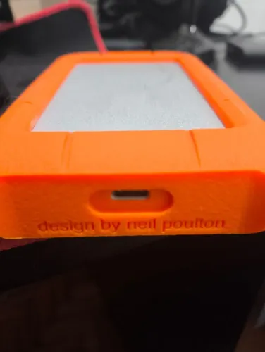 HD Externo 4TB LaCie Rugged - Apenas 167h de uso (Praticamente Novo!)