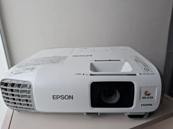 Projetor Epson PowerLite S27 - Excelente para Igreja, Escola, Reuniões e Eventos