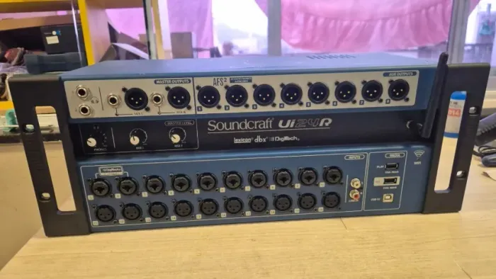 Mesa Digital Soundcraft Ui24r 24 Canais Wi-fi Usb Multitrack