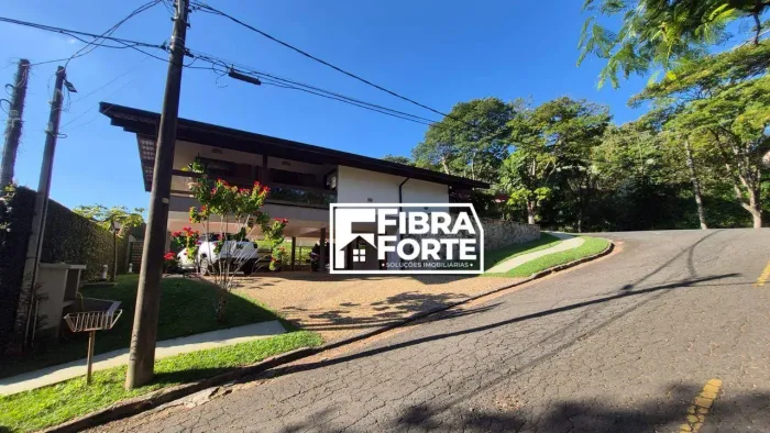 Casa com 4 Suítes para alugar ao lado do Colégio Porto Seguro - Condomínio Vale do Itamara