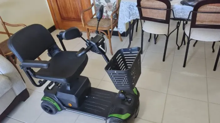 Scooter Elétrica Dobrável para Idosos e Pessoas Com Dificuldade de Mobilidade- Novíssimo