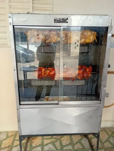 Máquina de assar frango
